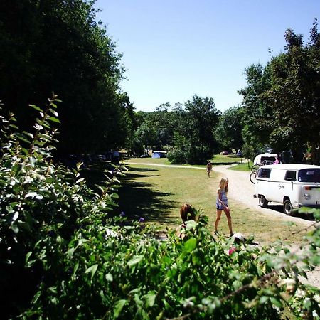 Готель Camping La Bergerie La Chapelle-Achard Екстер'єр фото