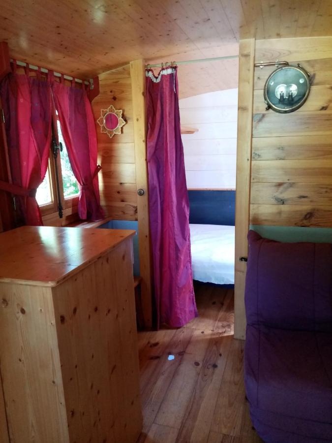 Готель Camping La Bergerie La Chapelle-Achard Екстер'єр фото