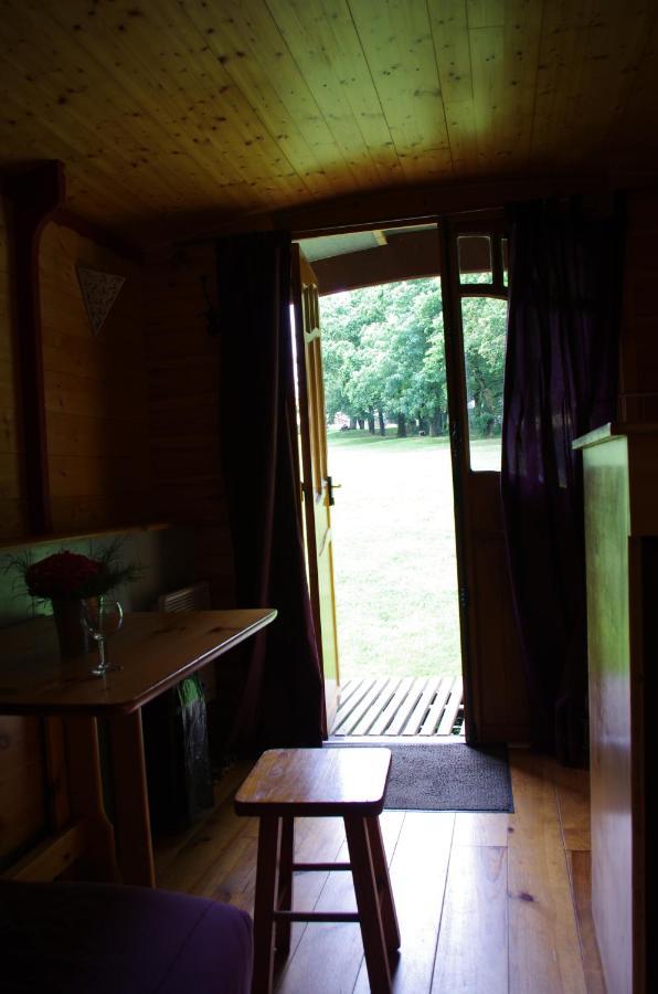 Готель Camping La Bergerie La Chapelle-Achard Екстер'єр фото
