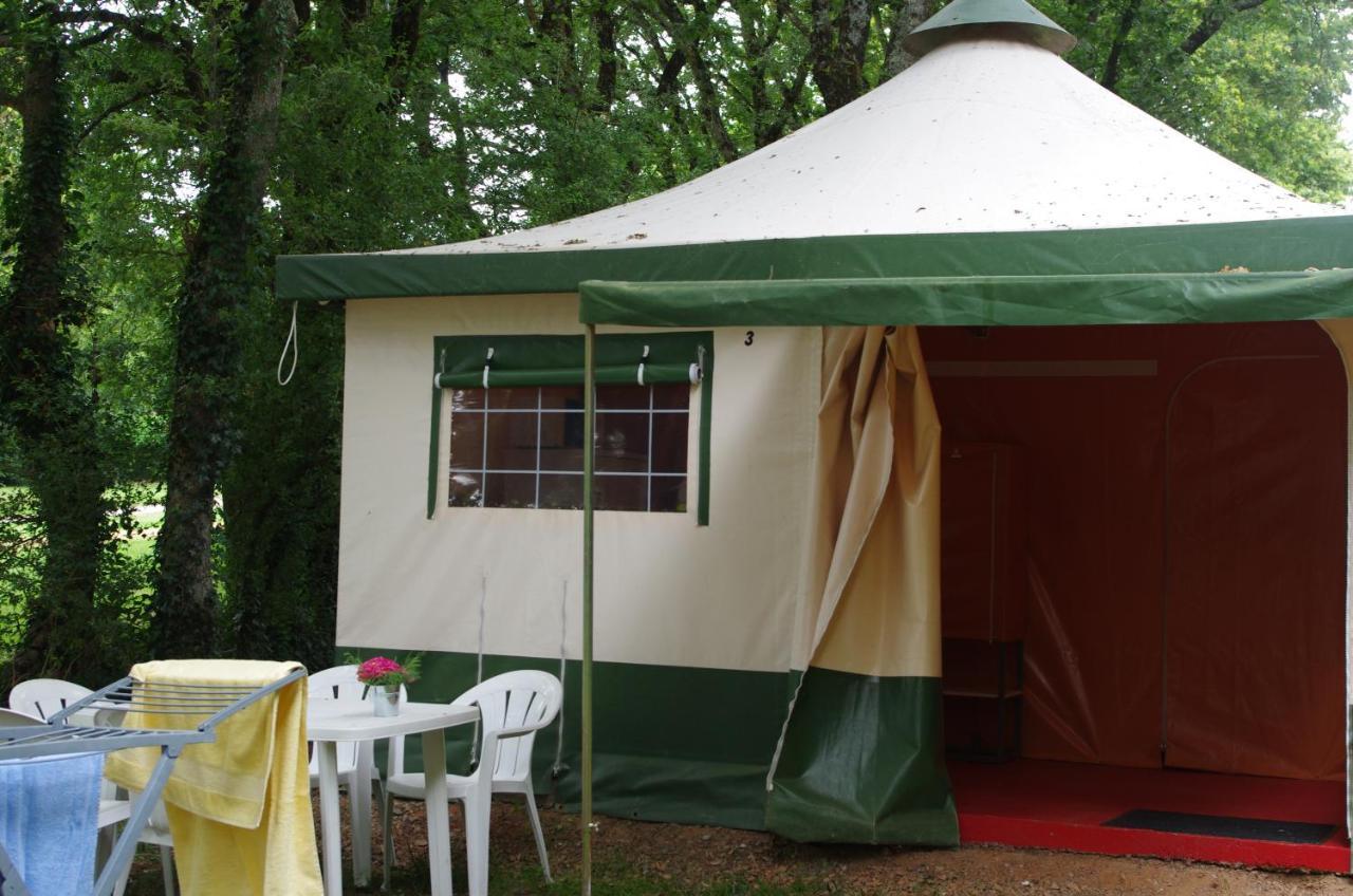Готель Camping La Bergerie La Chapelle-Achard Екстер'єр фото