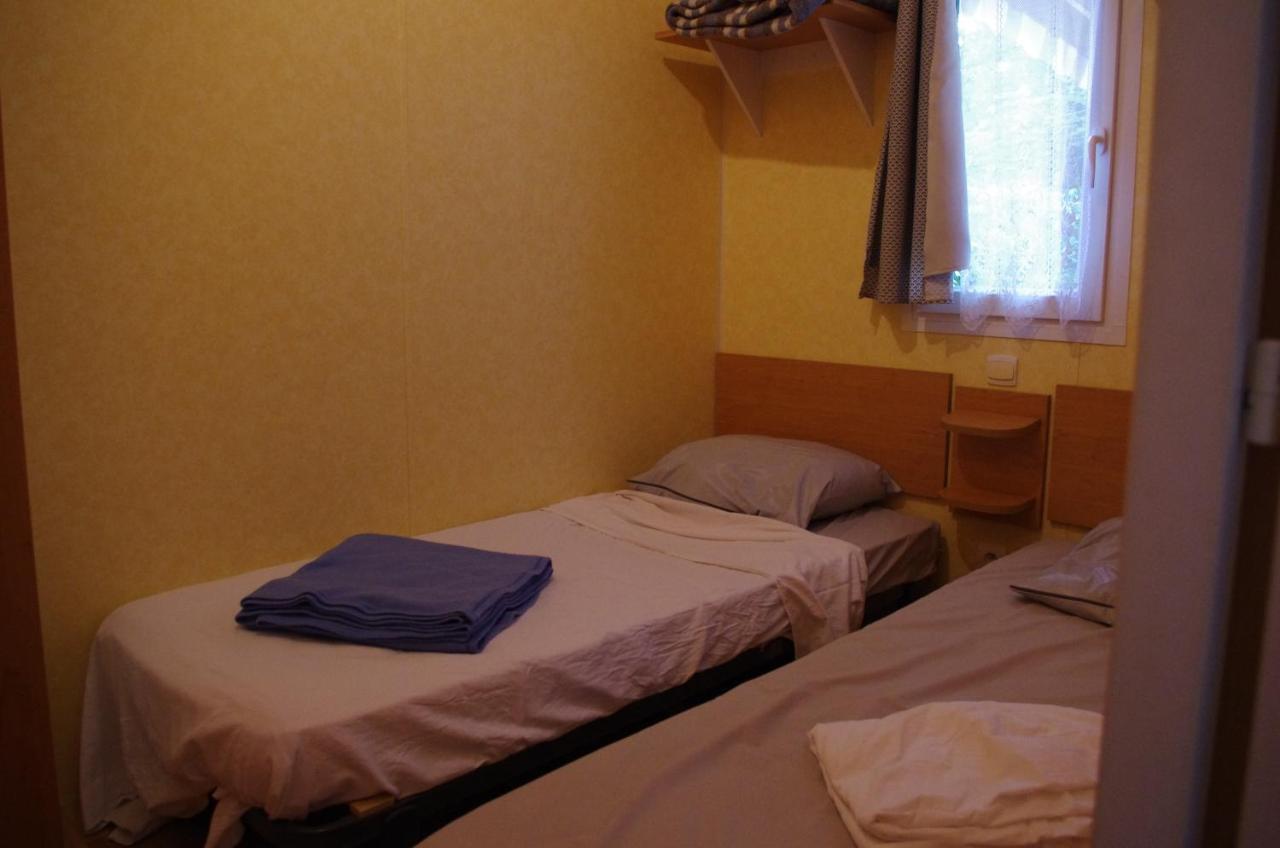 Готель Camping La Bergerie La Chapelle-Achard Екстер'єр фото