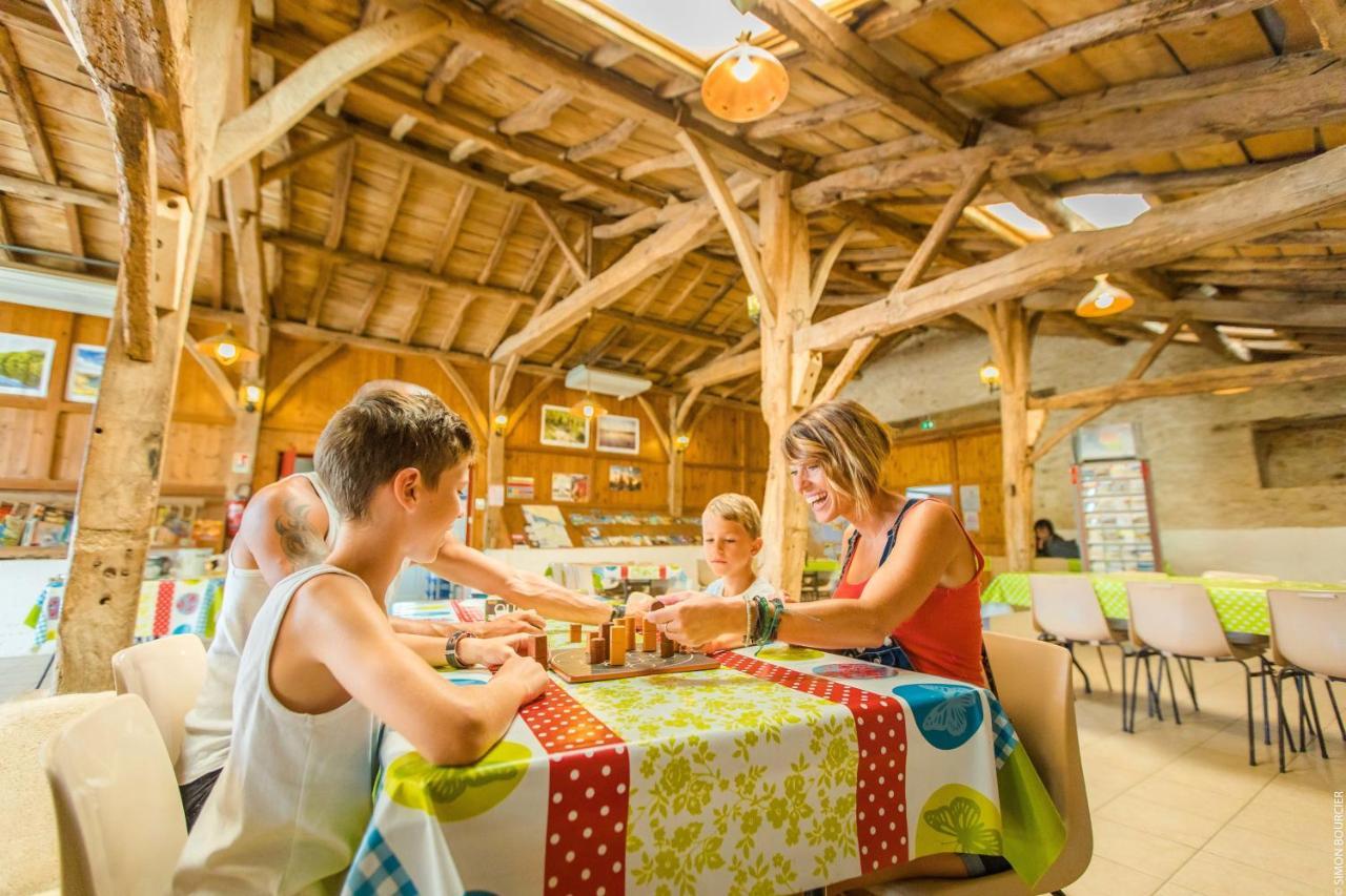Готель Camping La Bergerie La Chapelle-Achard Екстер'єр фото